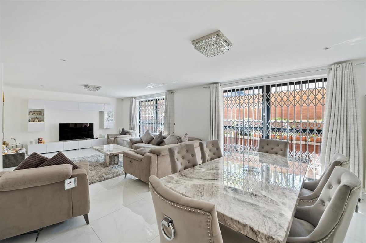 Mapesbury Road, London, NW2