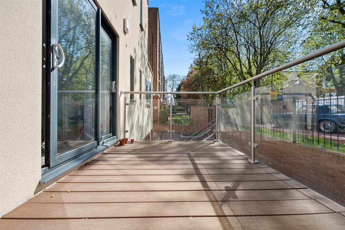 Mapesbury Road, London, NW2