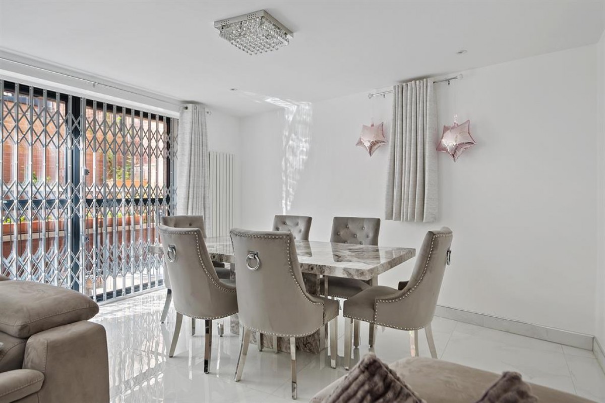 Mapesbury Road, London, NW2