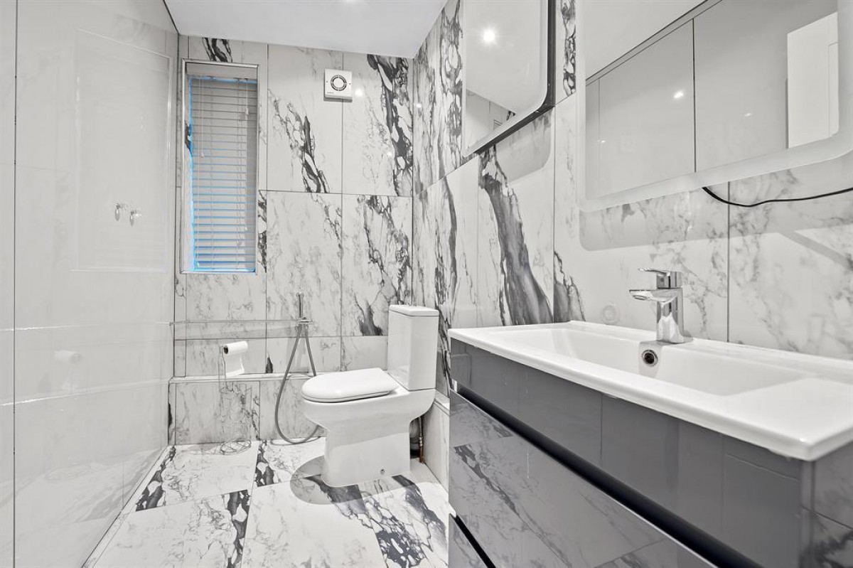 Mapesbury Road, London, NW2