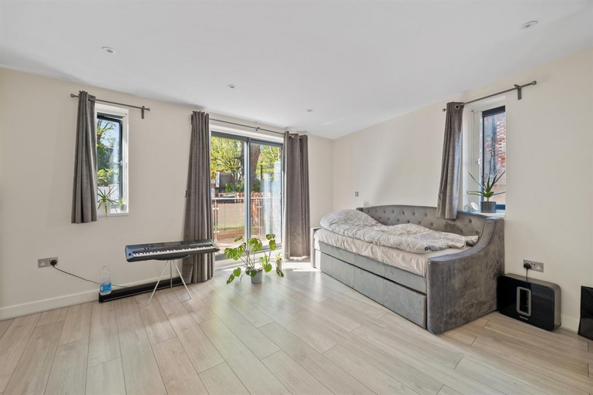 Mapesbury Road, London, NW2