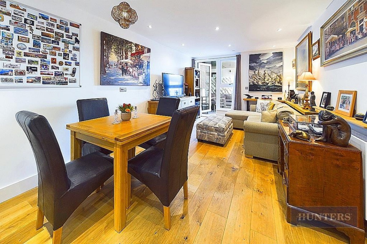 Maritime Walk 1, Ocean Village, SO14