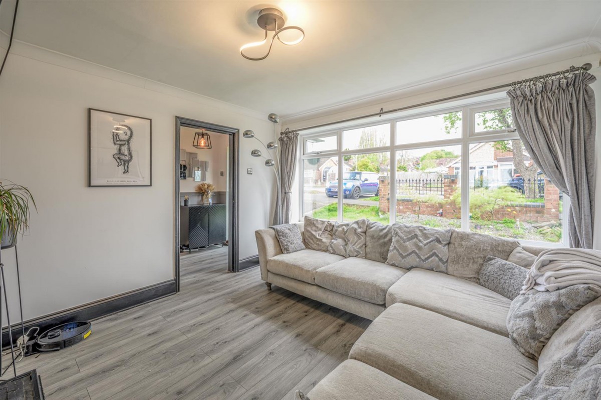 Granville Drive, Kingswinford, DY6 8LH