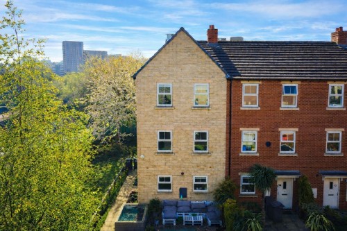 Holts Crest Way, Armley