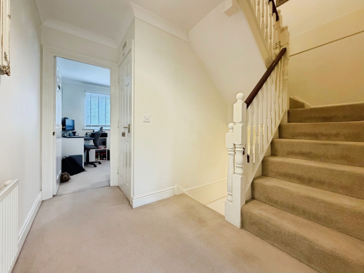 Guernsey Way, Kennington, Ashford