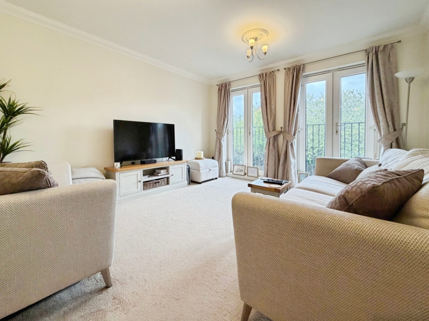 Guernsey Way, Kennington, Ashford