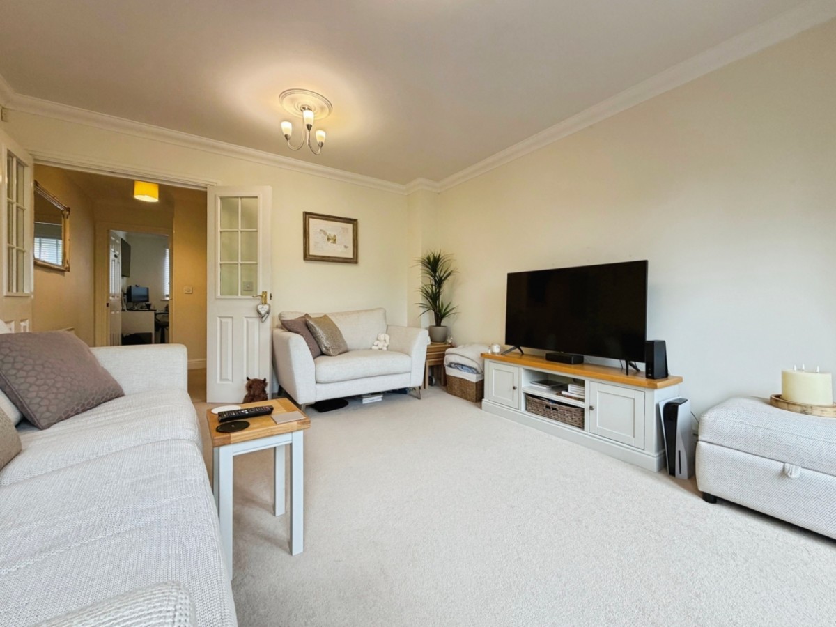 Guernsey Way, Kennington, Ashford