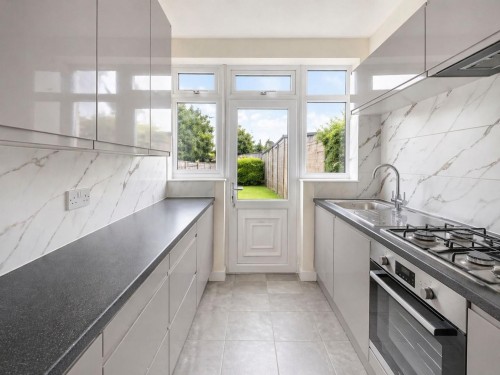 Byron Avenue, New Malden