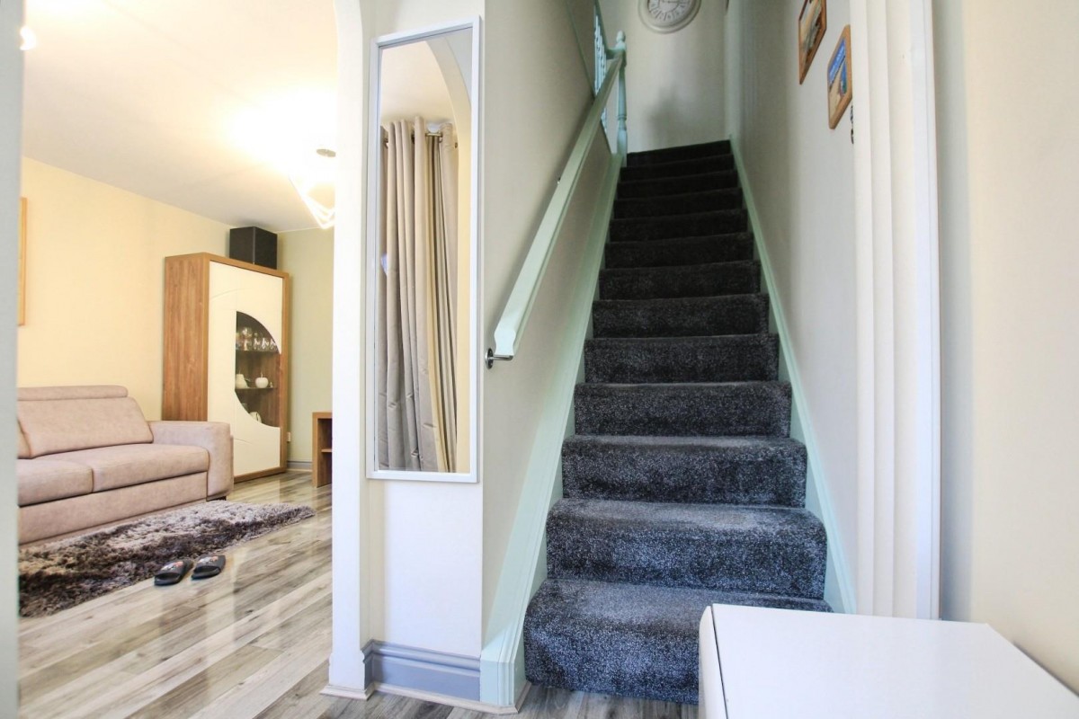 Holmefield View Bradford, BD4 0TJ