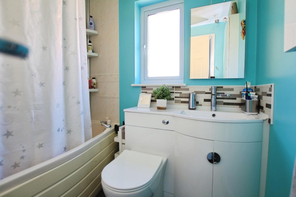 Holmefield View Bradford, BD4 0TJ