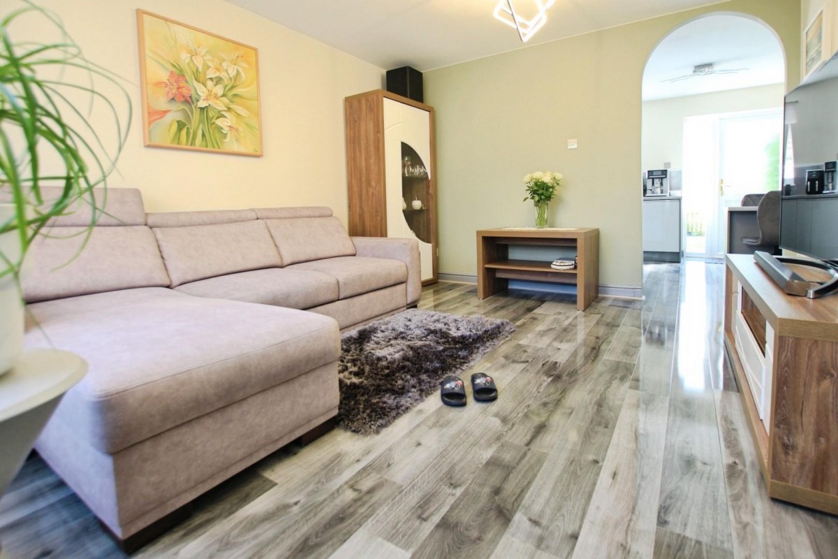 Holmefield View Bradford, BD4 0TJ