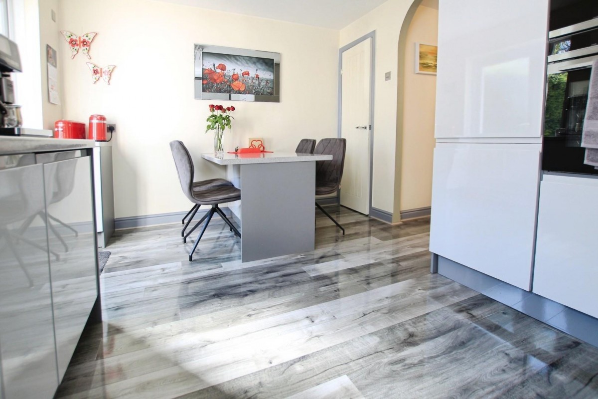 Holmefield View Bradford, BD4 0TJ