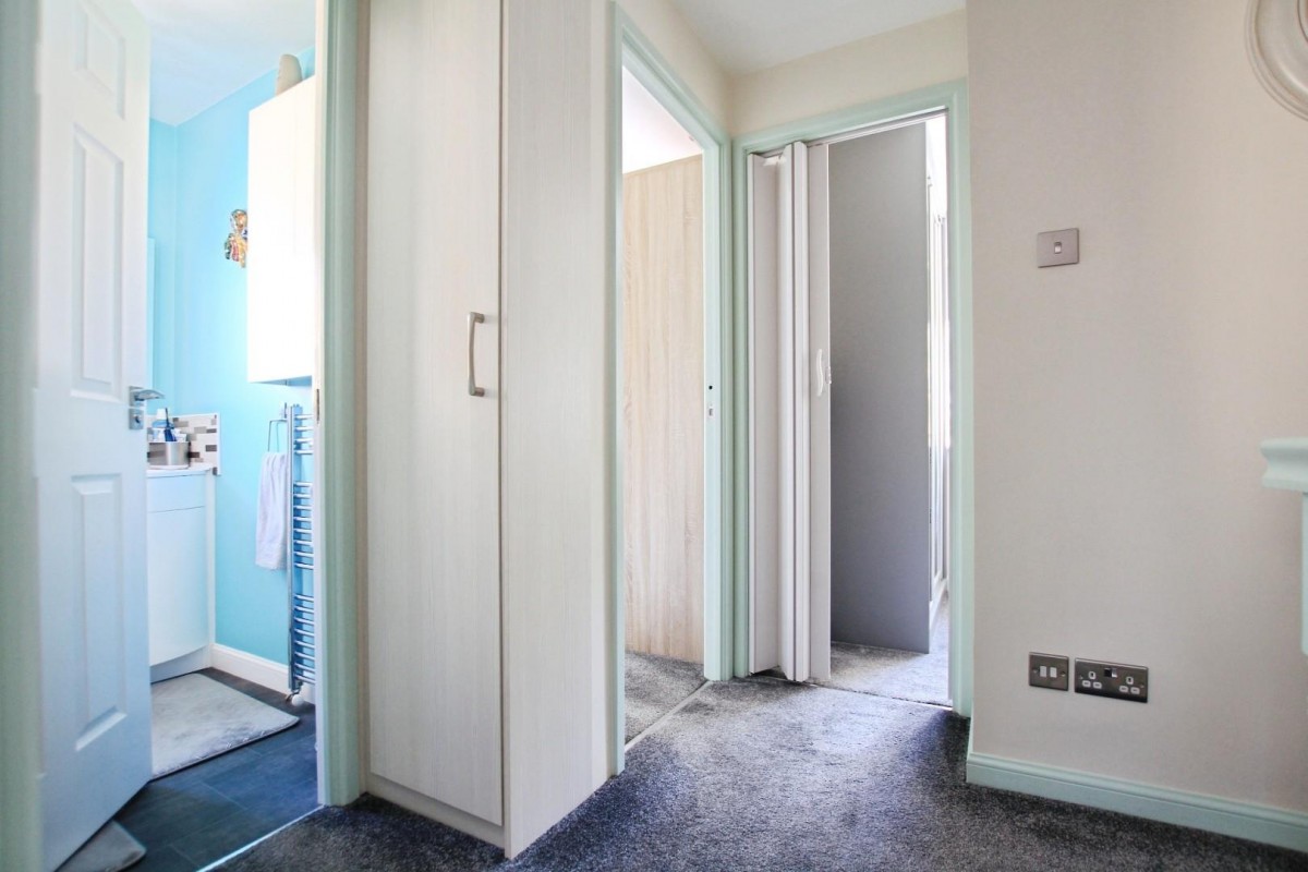 Holmefield View Bradford, BD4 0TJ