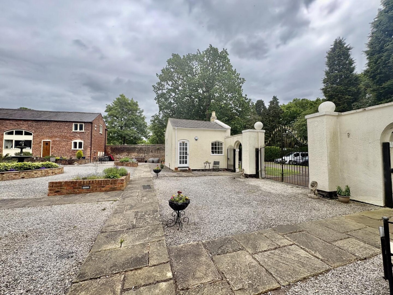 Dosthill Hall, Blackwood Road, Tamworth