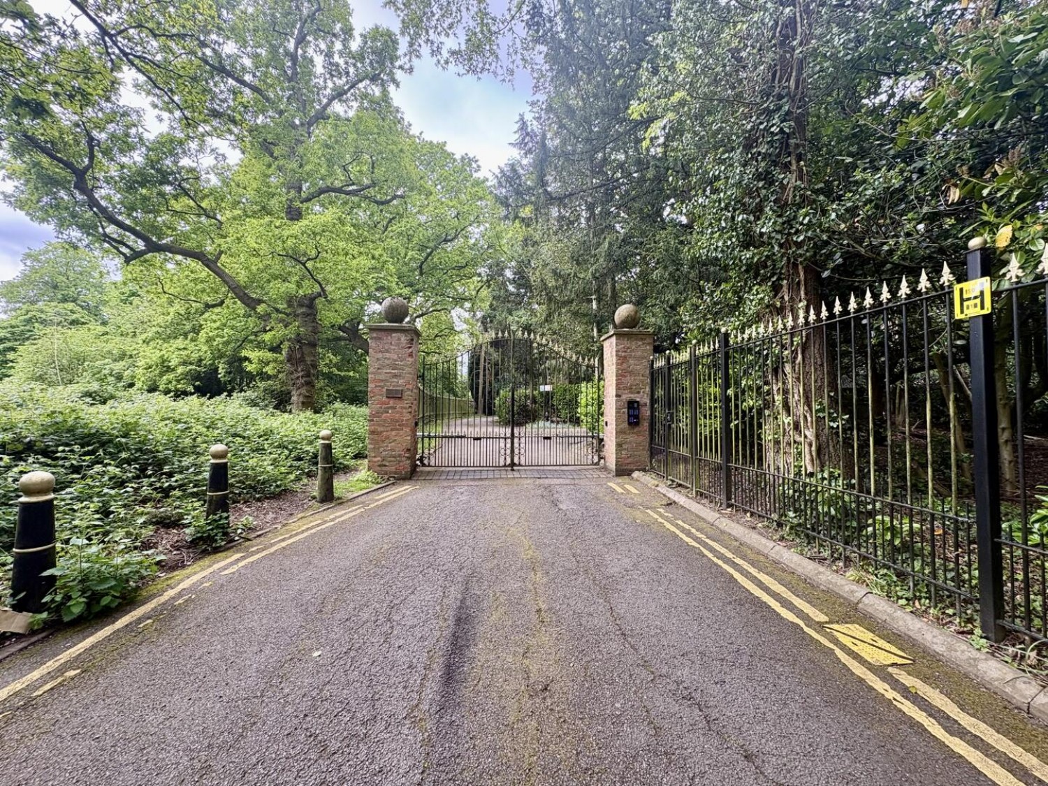 Dosthill Hall, Blackwood Road, Tamworth