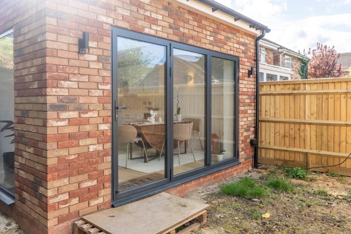 Cheddington Road, Pitstone