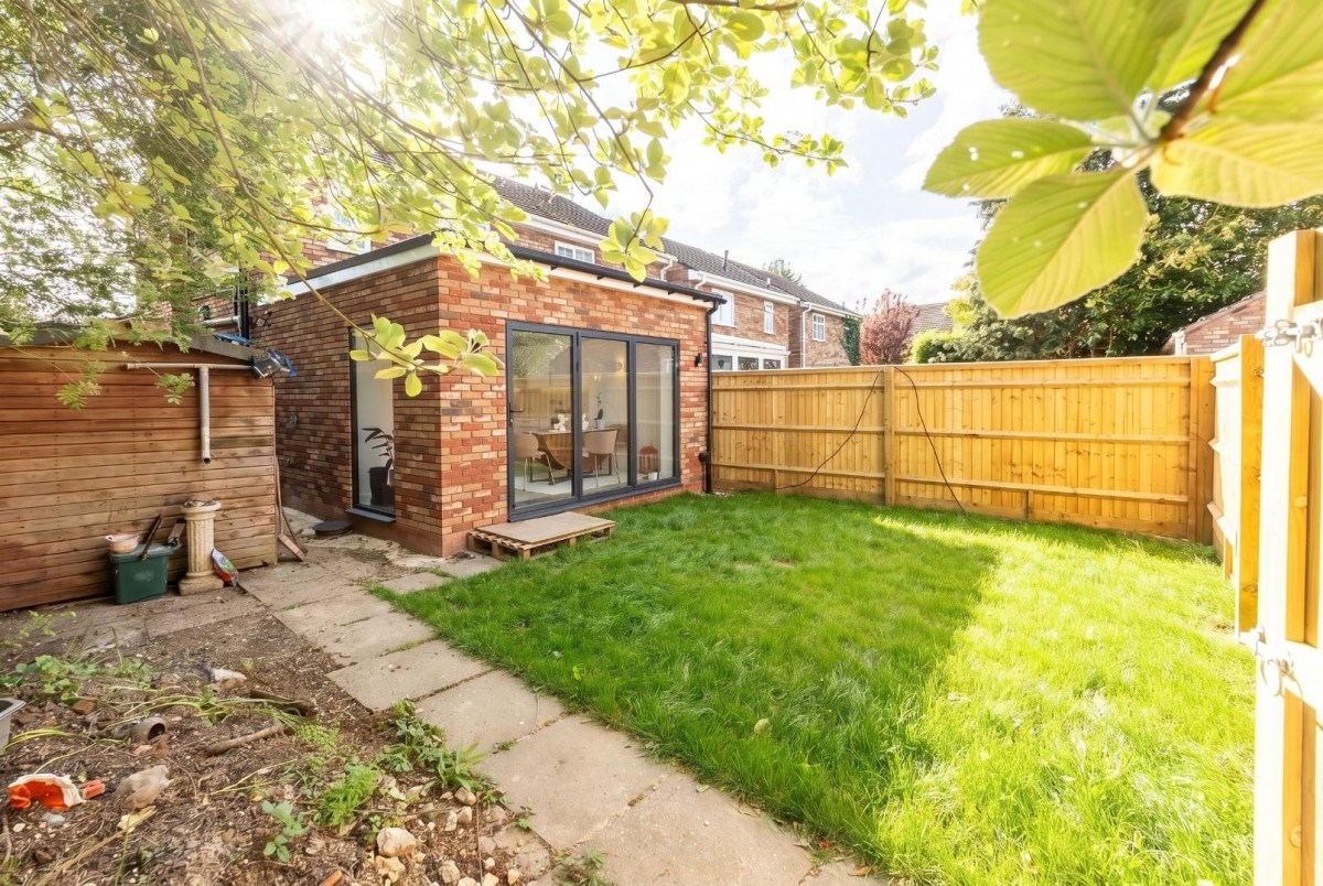 Cheddington Road, Pitstone