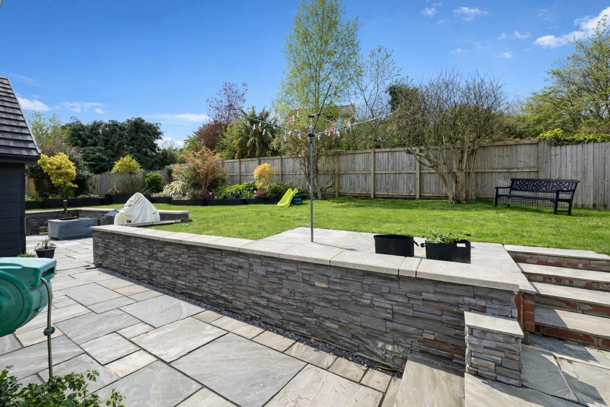 Woodland Avenue, Dursley, GL11 4EW