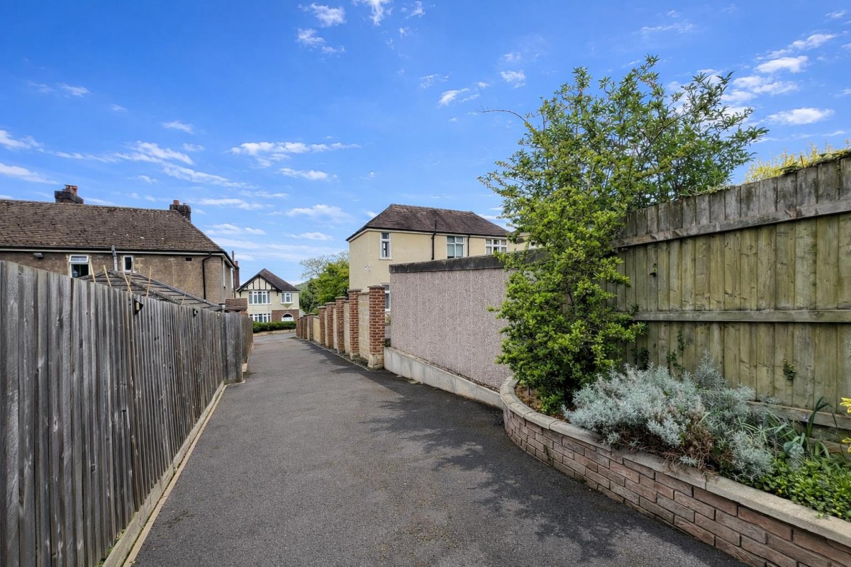 Woodland Avenue, Dursley, GL11 4EW