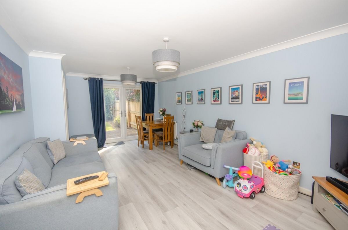 Elizabeth Way, Mangotsfield, Bristol, BS16 9LX