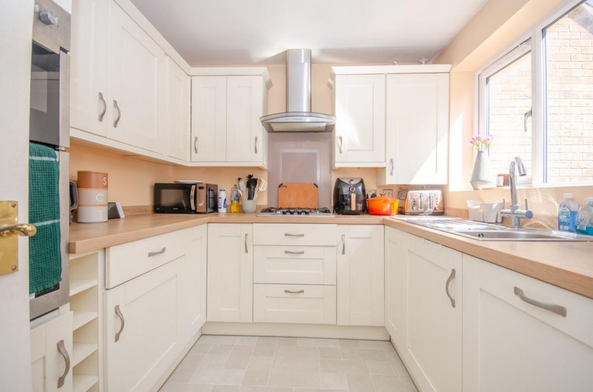 Elizabeth Way, Mangotsfield, Bristol, BS16 9LX