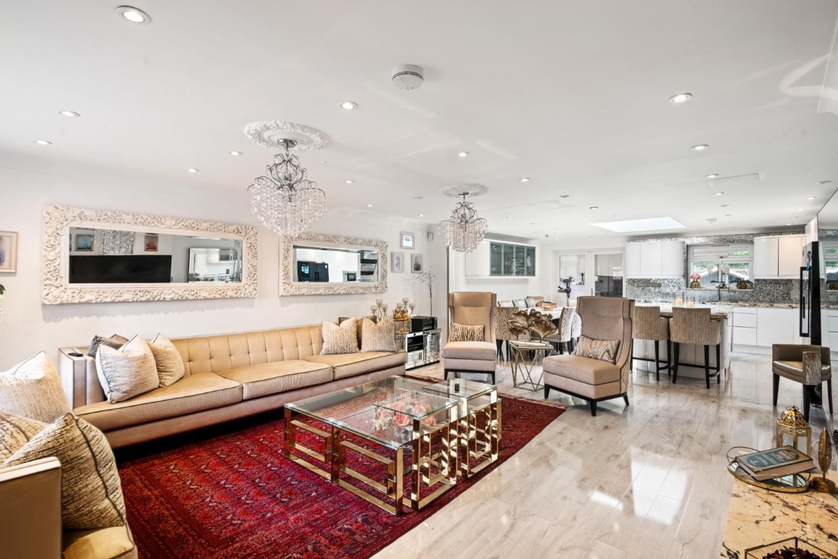 Larch Crescent, Hayes