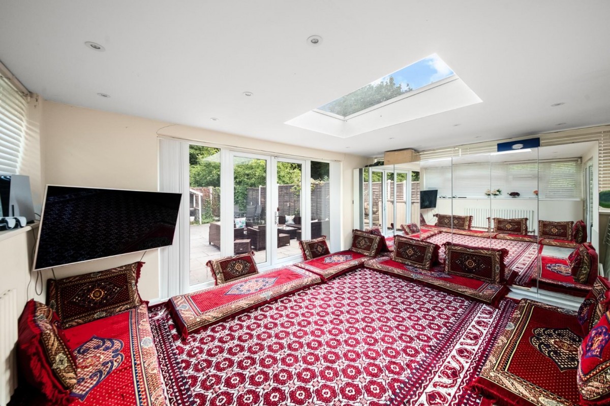 Larch Crescent, Hayes