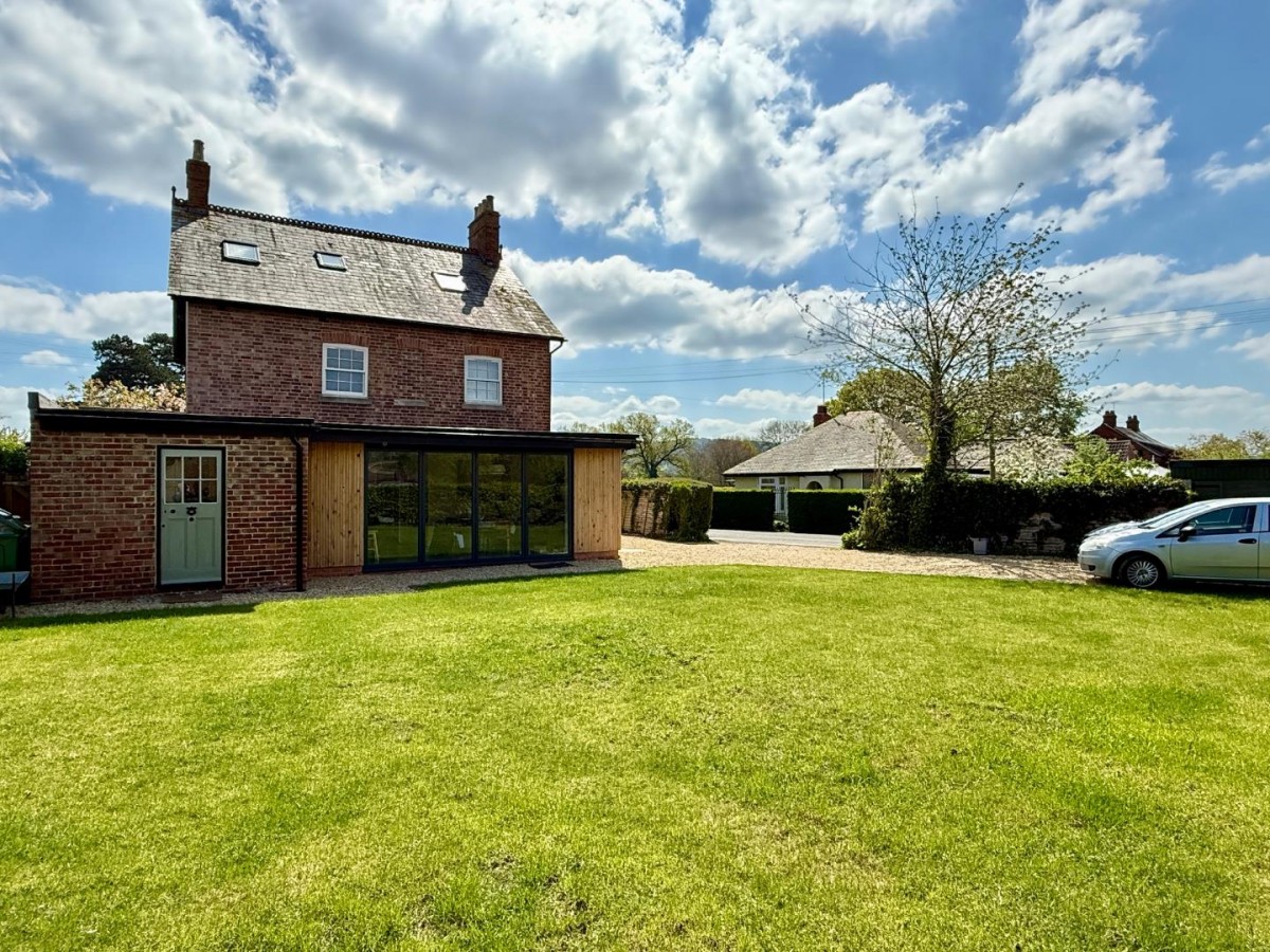 Laburnum Walk, Stonehouse
