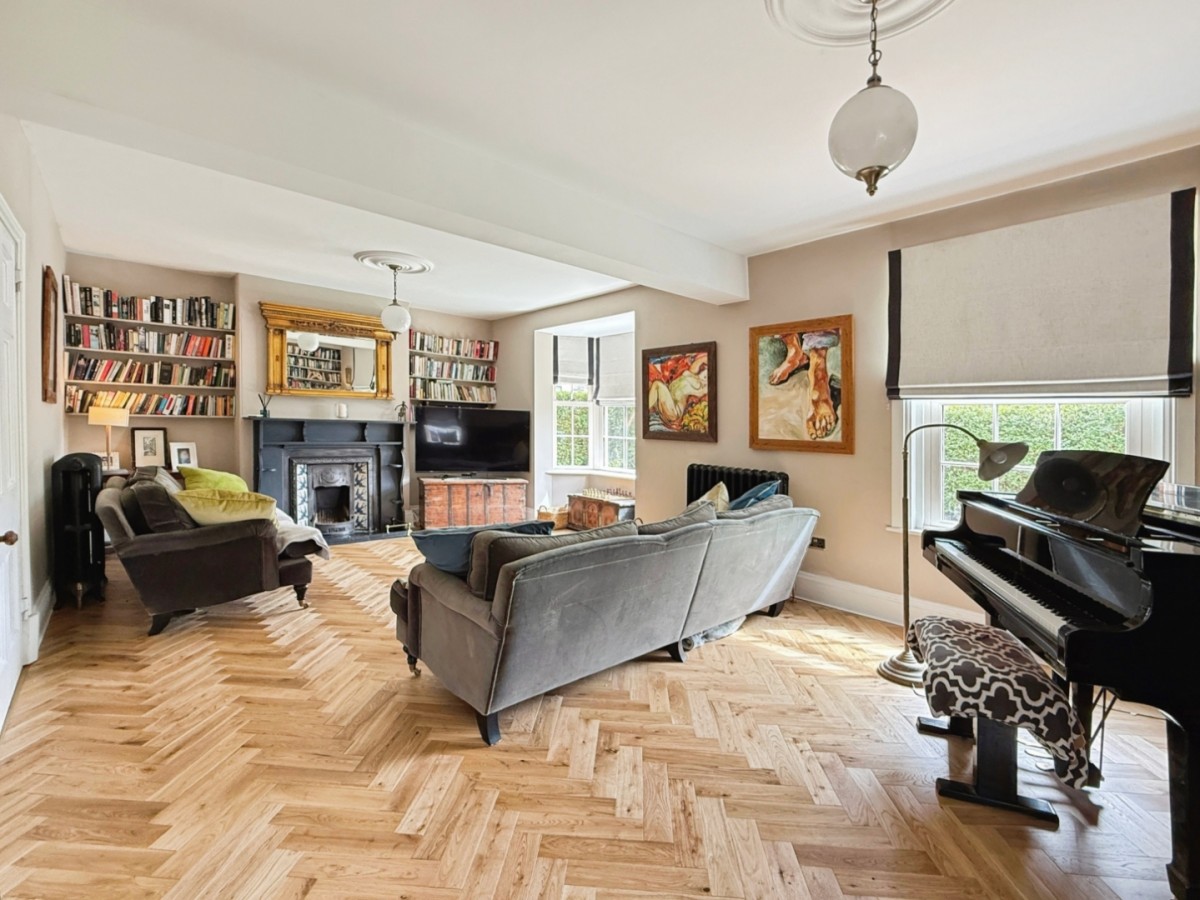 Laburnum Walk, Stonehouse