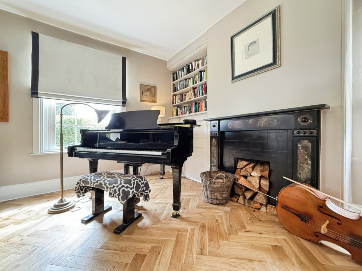 Laburnum Walk, Stonehouse