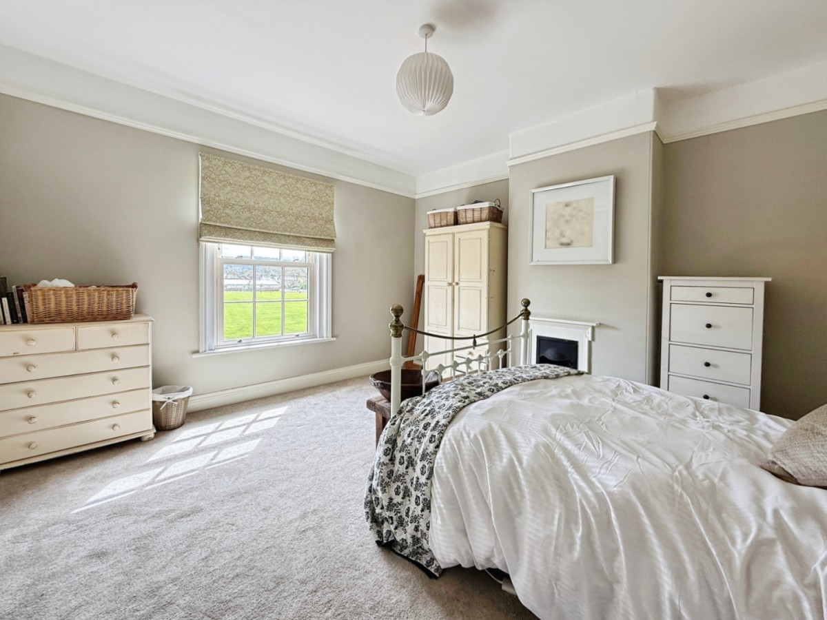 Laburnum Walk, Stonehouse