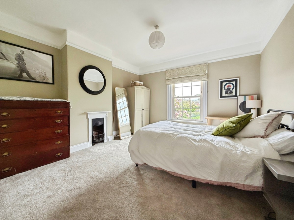 Laburnum Walk, Stonehouse