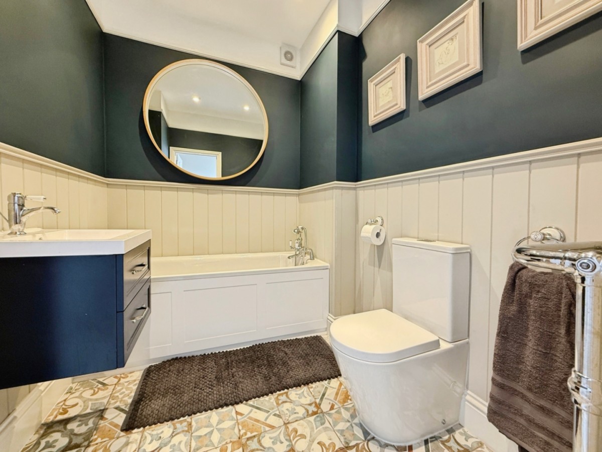 Laburnum Walk, Stonehouse