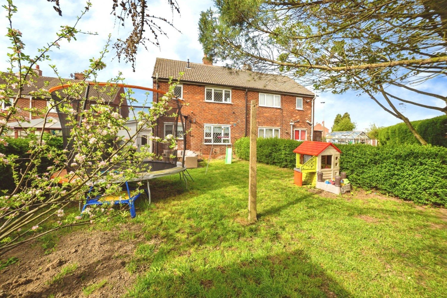 3 bedroom House for sale in Whinside Crescent, Thurnscoe, Rotherham