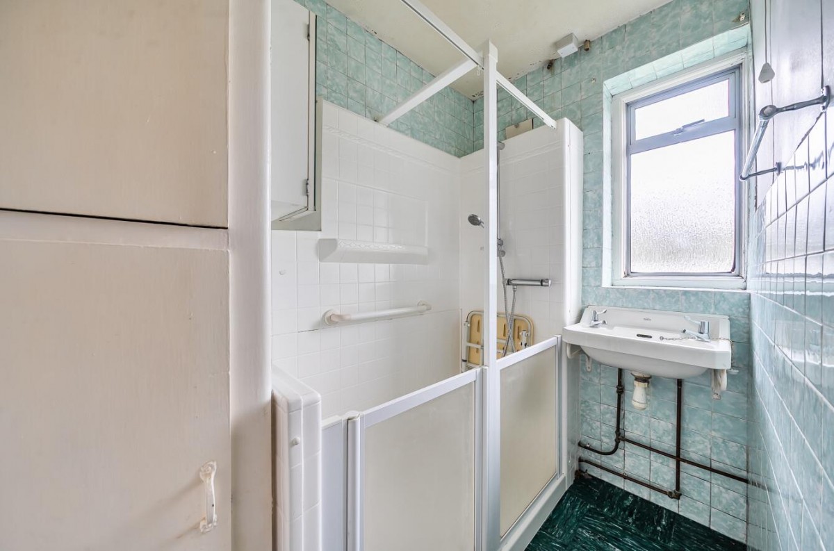 South Park Crescent, London, SE6 1JS