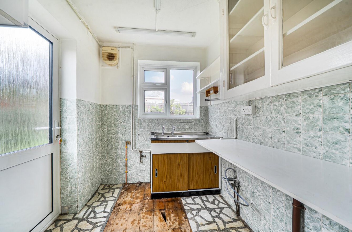 South Park Crescent, London, SE6 1JS