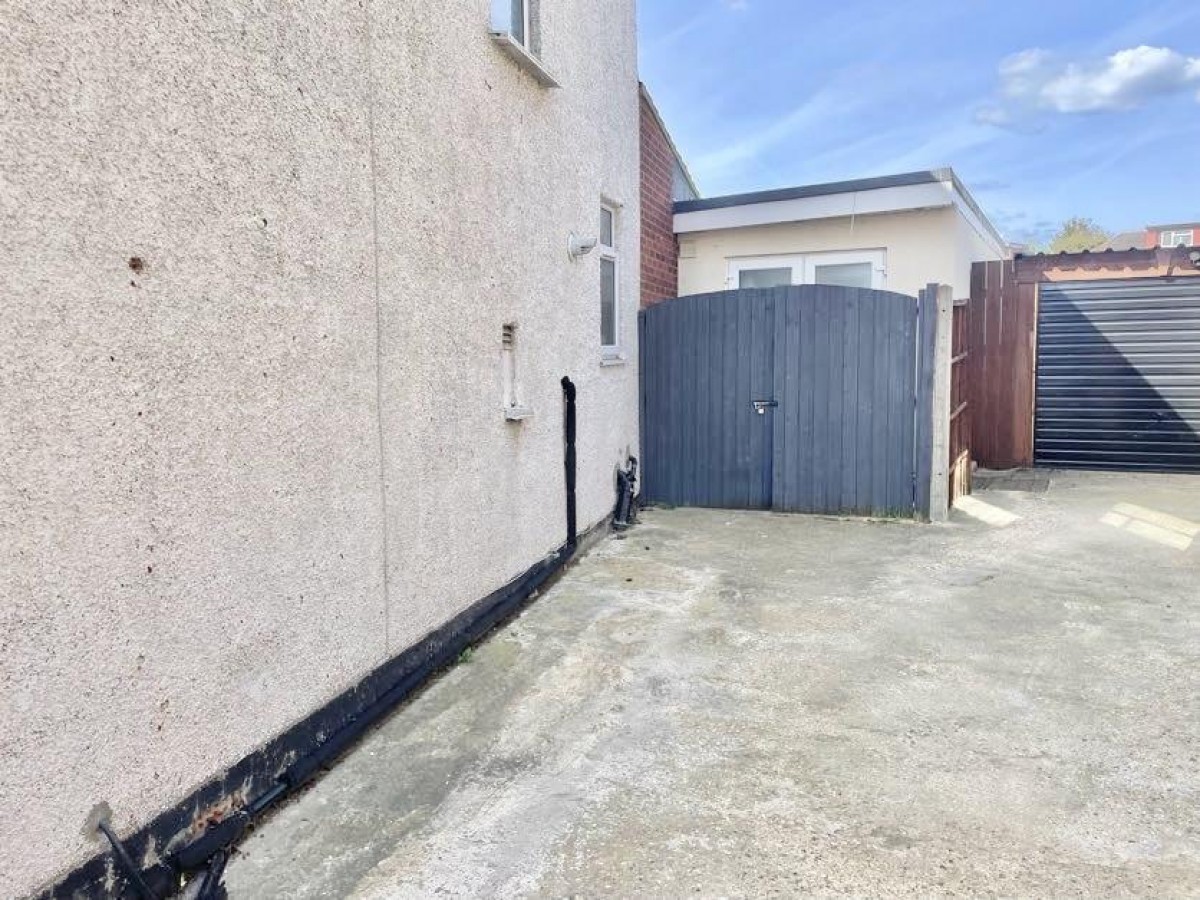 Seaton Road, Hayes, Middlesex, UB3 1NT