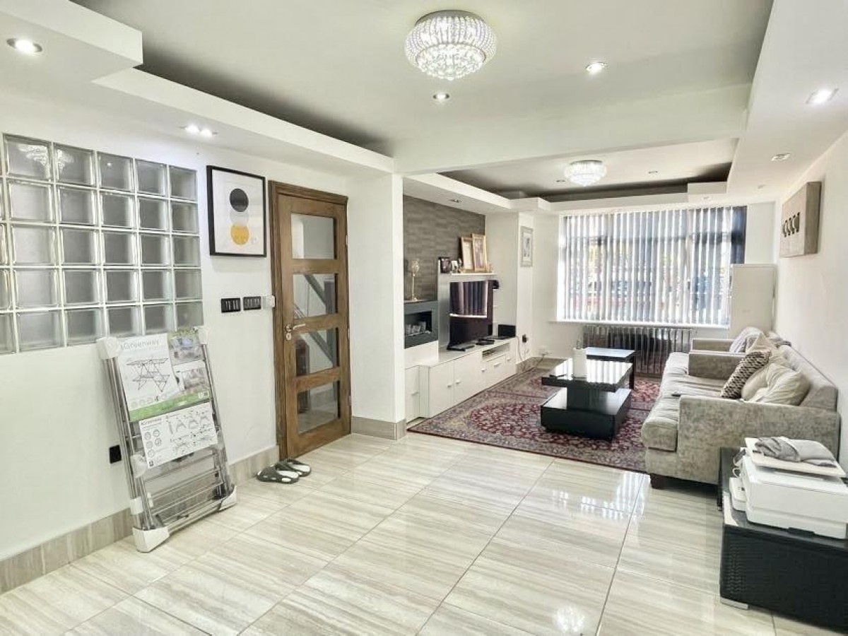 Seaton Road, Hayes, Middlesex, UB3 1NT