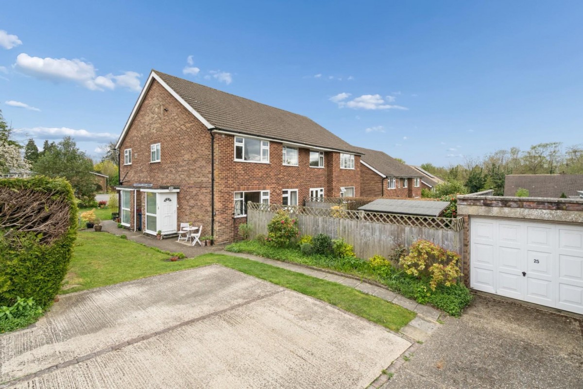 Chalfont Avenue, Little Chalfont, Buckinghamshire, HP6 6RD