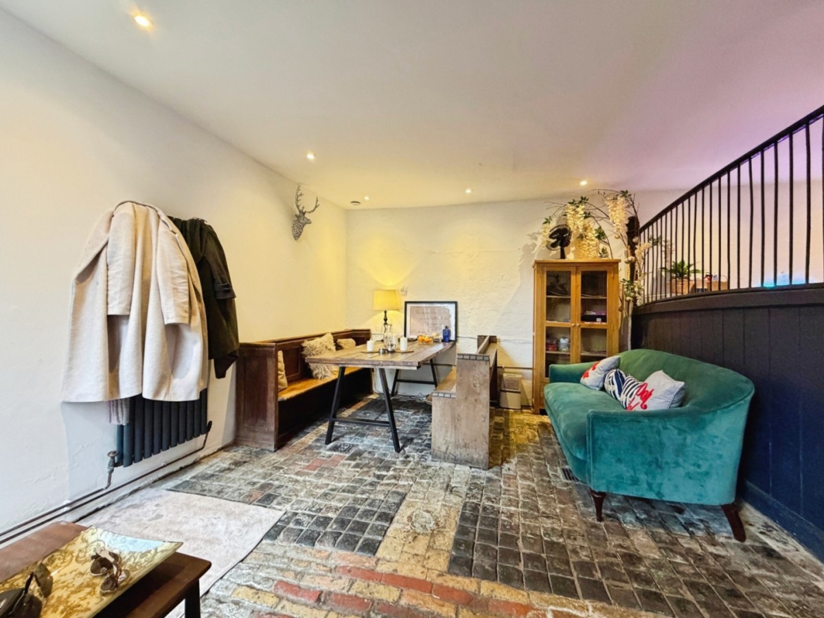 Queen Mews, Sandgate, Folkestone, CT20 3HT