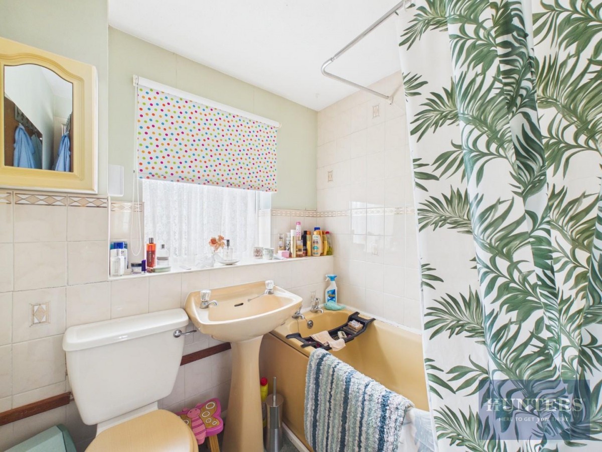 Castlemaine Drive, Cheltenham