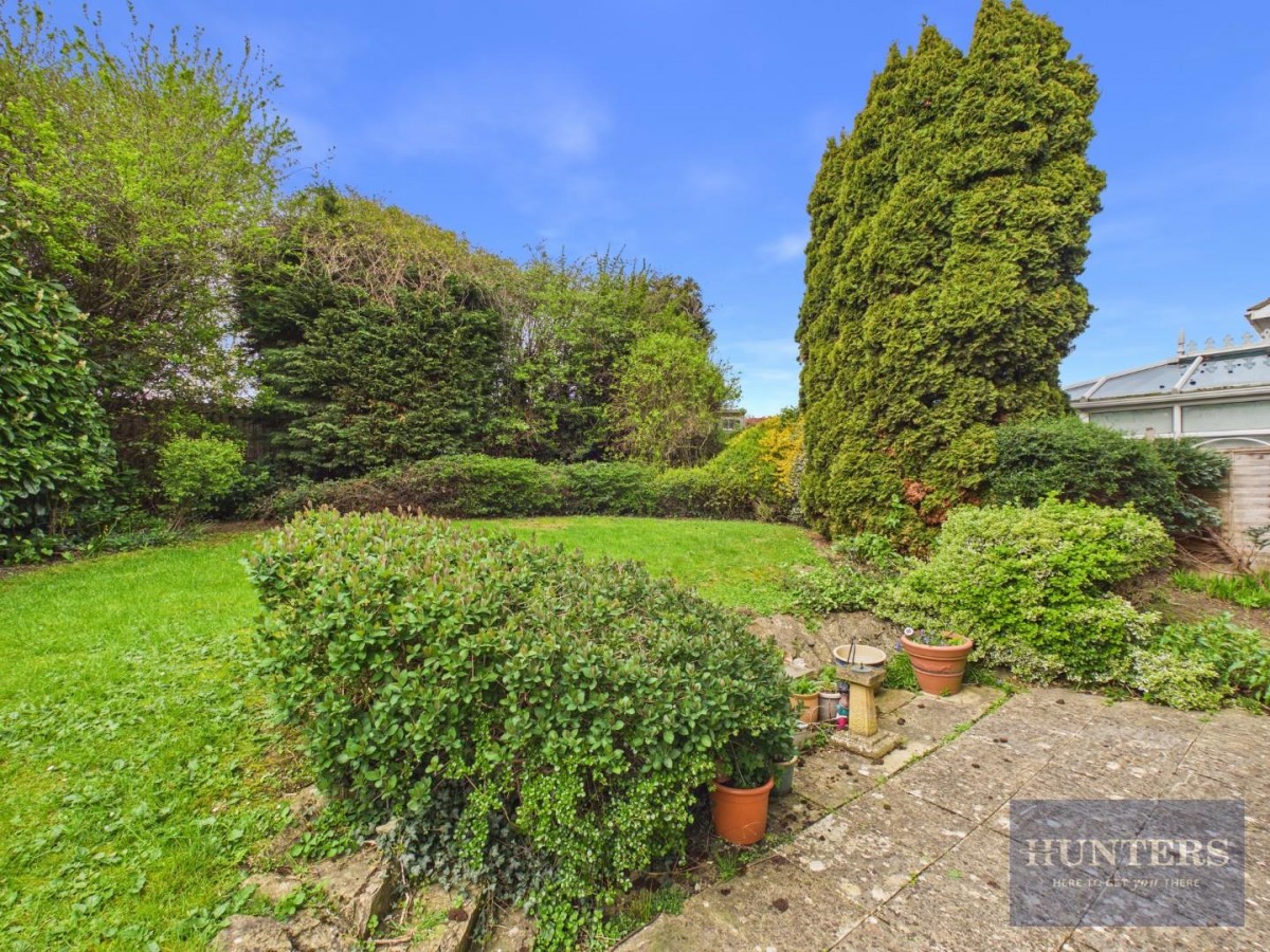 Castlemaine Drive, Cheltenham