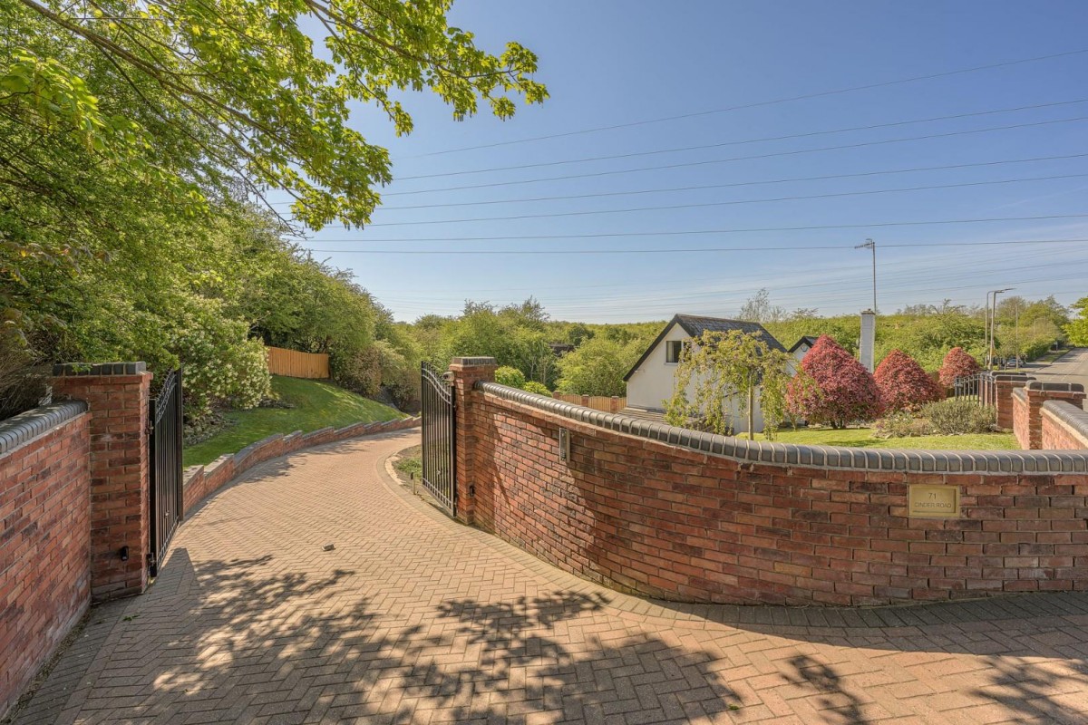 Cinder Road, Gornal Wood