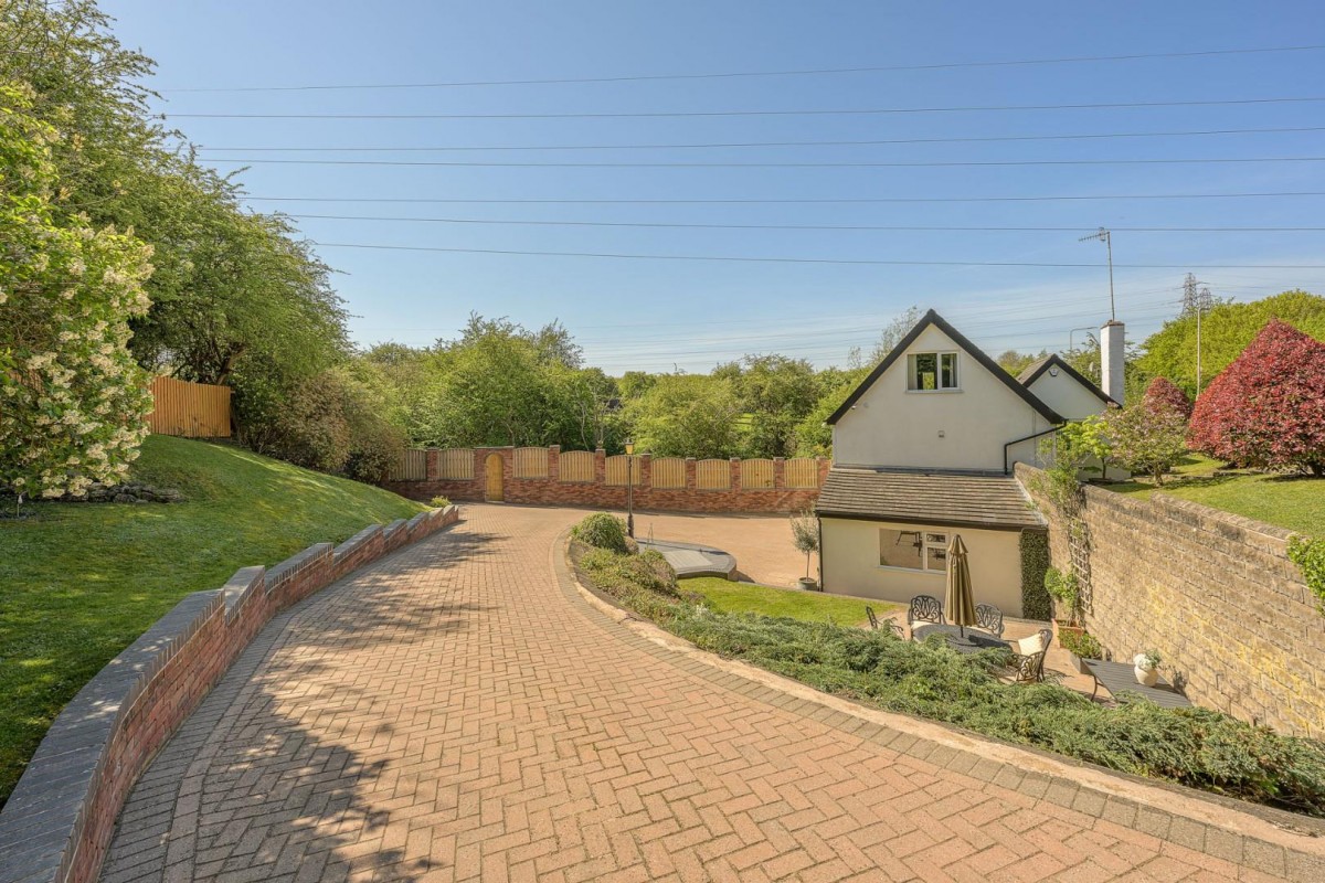 Cinder Road, Gornal Wood