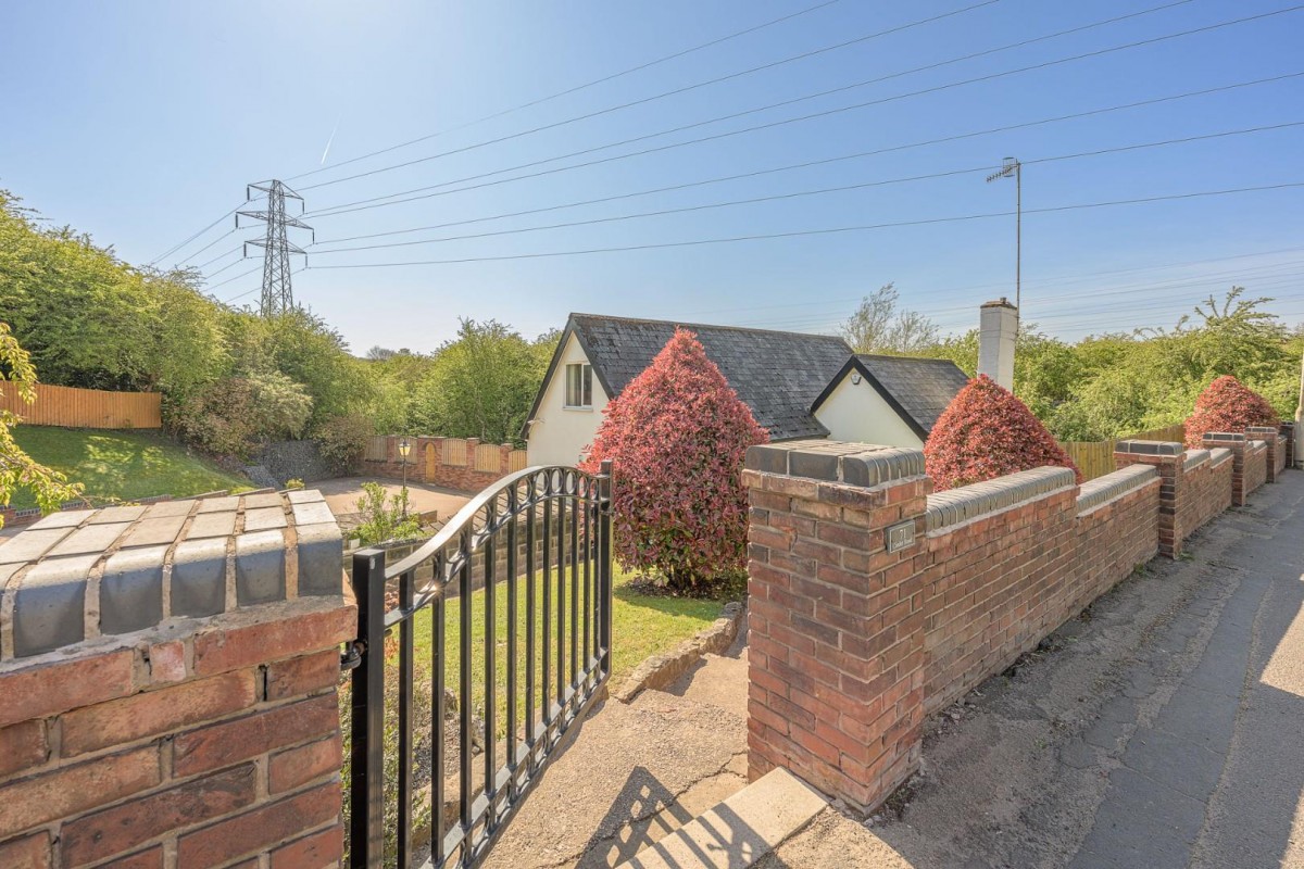 Cinder Road, Gornal Wood