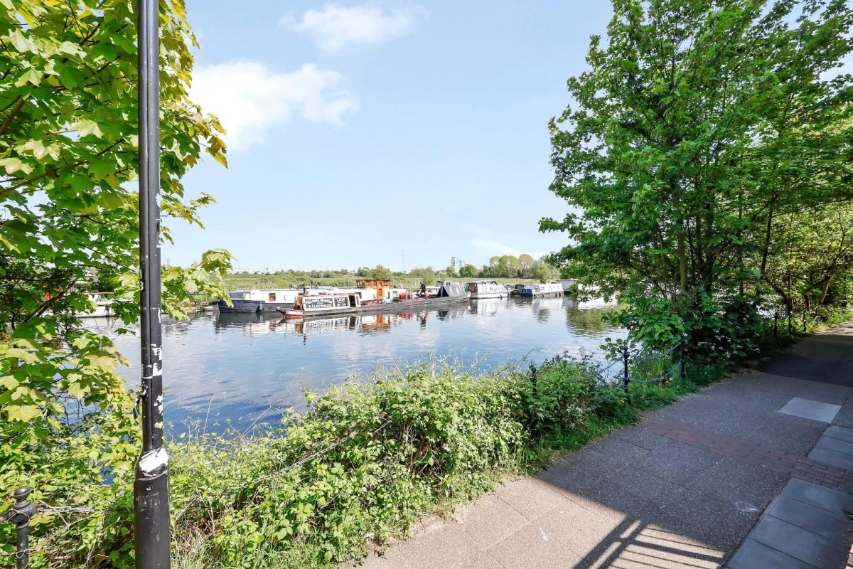 Leaside Road, Clapton E5