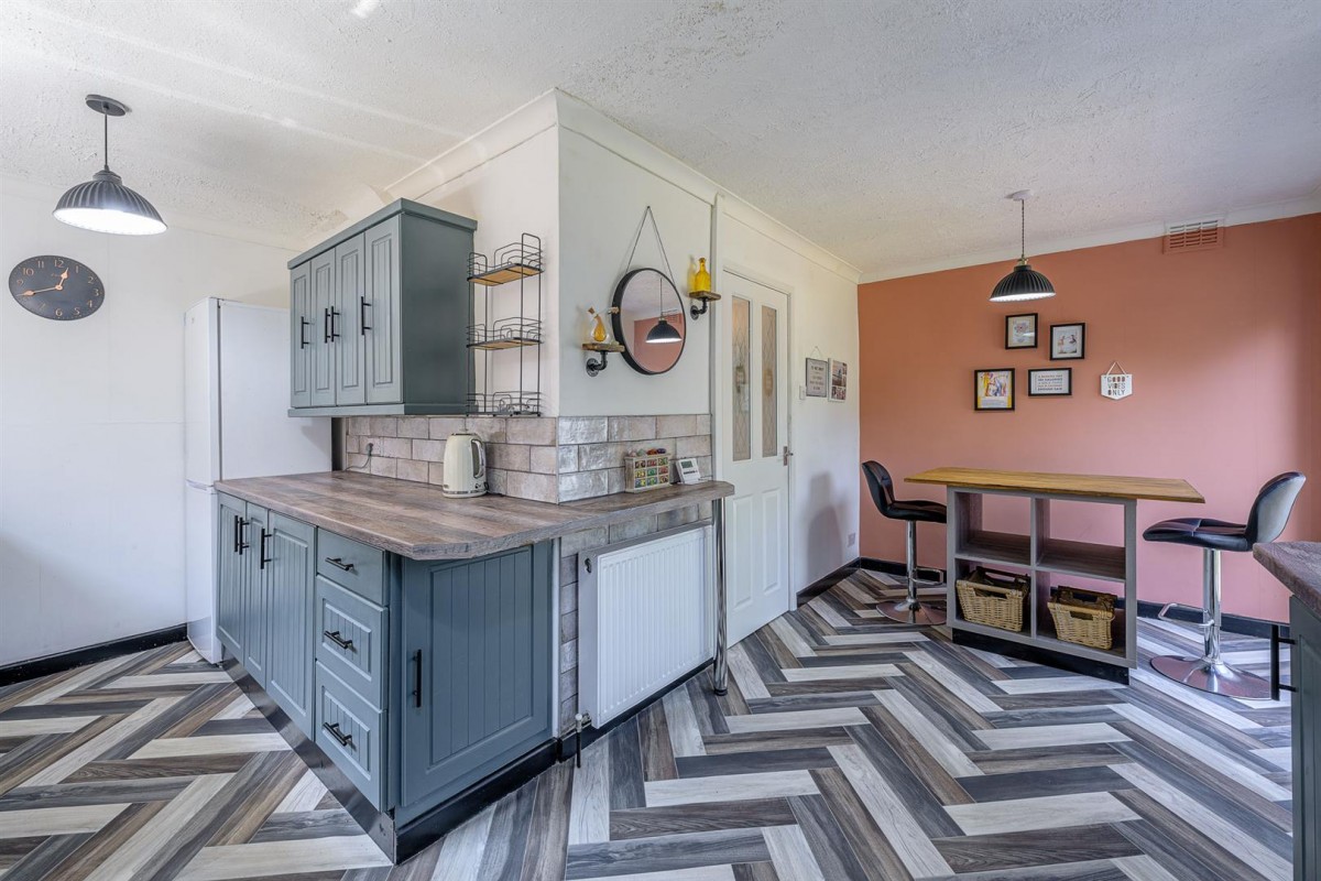 Mayfair Drive, Kingswinford, DY6 9DW