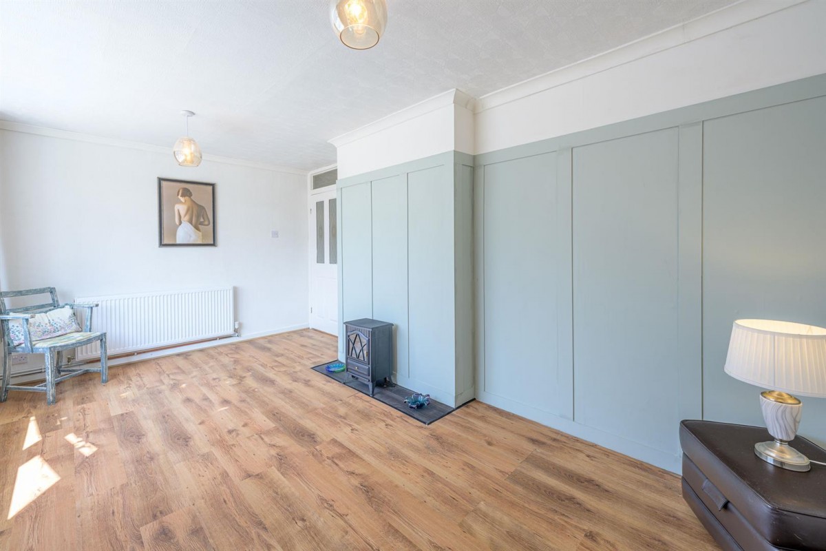 Mayfair Drive, Kingswinford, DY6 9DW