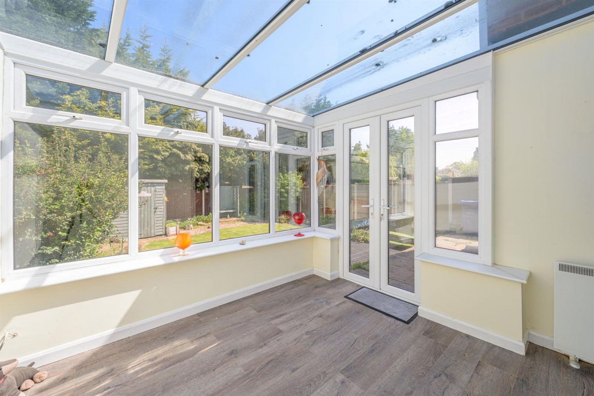 Mayfair Drive, Kingswinford, DY6 9DW