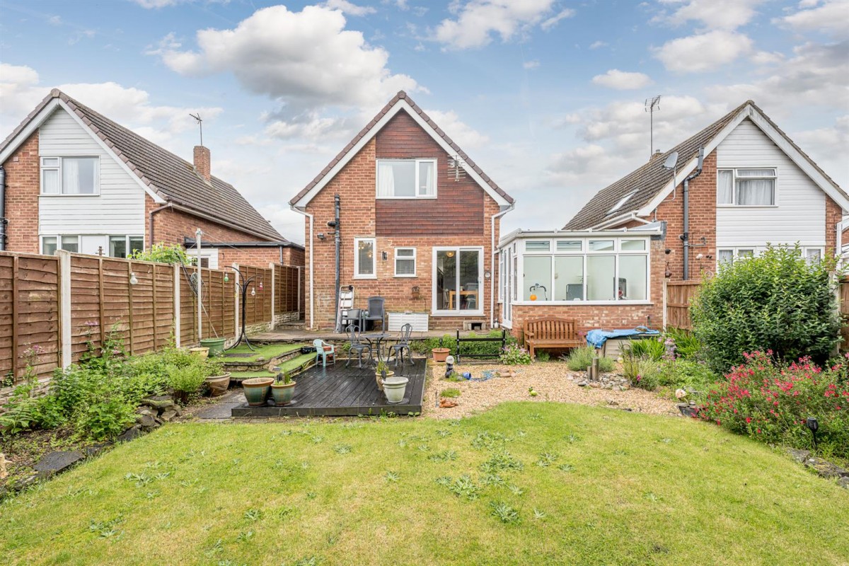 Mayfair Drive, Kingswinford, DY6 9DW